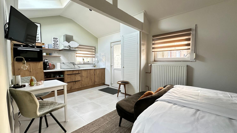 Bedroom 2, Slapen bij de Zeeuwse Lala, Sluis