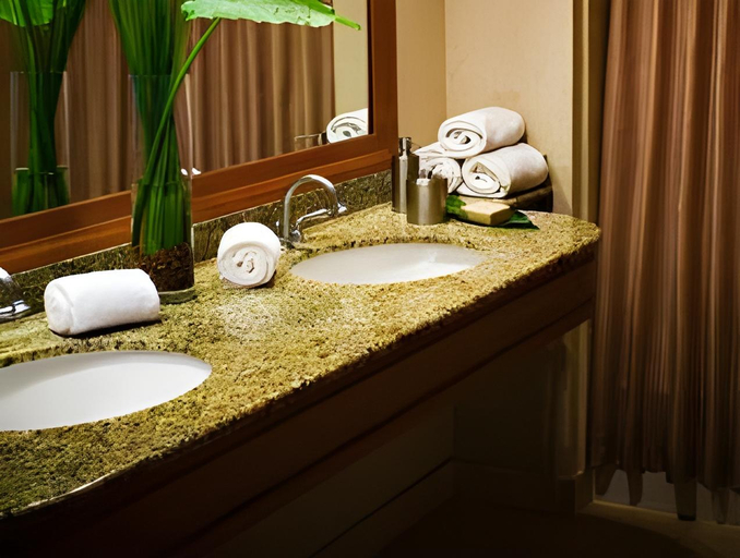 Bathroom 4, Pier Sixty-Six, Broward