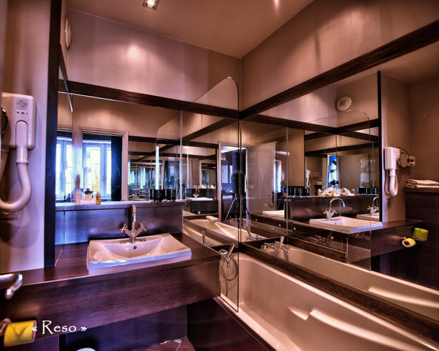 Bathroom 4, Des Beaux Arts, Haute-Garonne