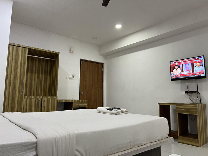 Bedroom, White Stone Premier Inn, Dakshina Kannada