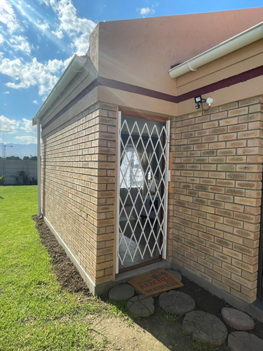 Exterior & Views 1, York-R102 Airport Road - Modern Comfort, Eden
