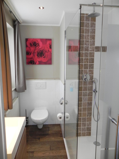 Bathroom 3, Hotel le Fenil, Namur