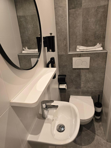 Bathroom 5, Hotel Crown, Amsterdam