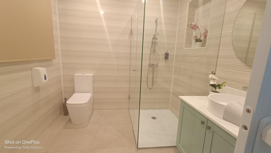 Bathroom 4, Sea Esta Guest House