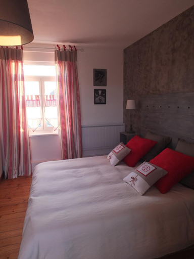 Bedroom 4, La Ceriseraie, Nord