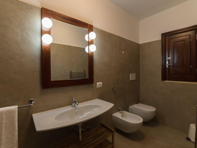 Bathroom 3, Hotel Villa Principe, Cosenza