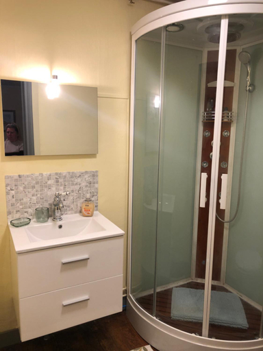 Bathroom 5, Les Forges, Haute-Vienne