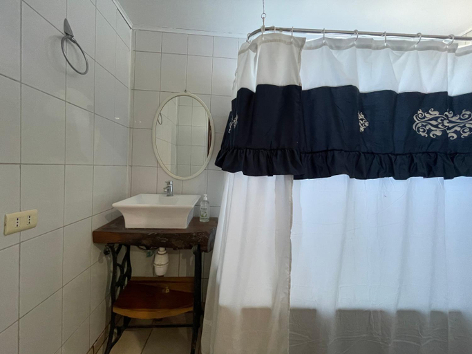 Bathroom, Hostal Fernanda, Colchagua