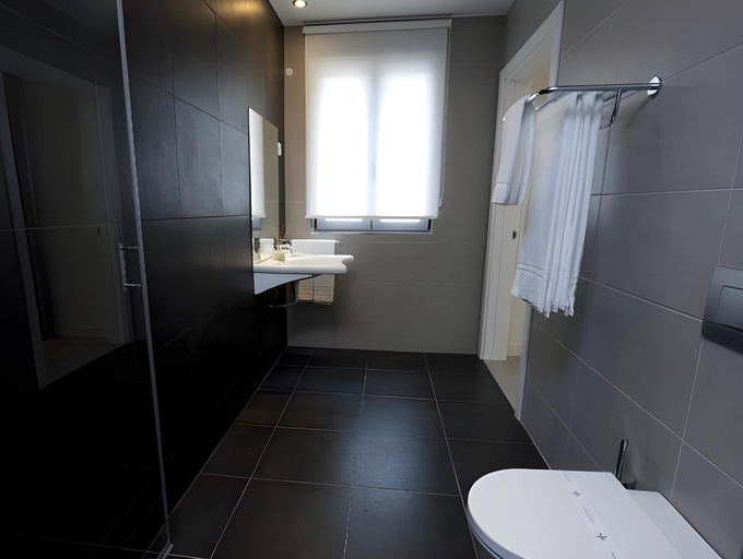 Bathroom 4, Primavera Perfume Hotel, Chaves