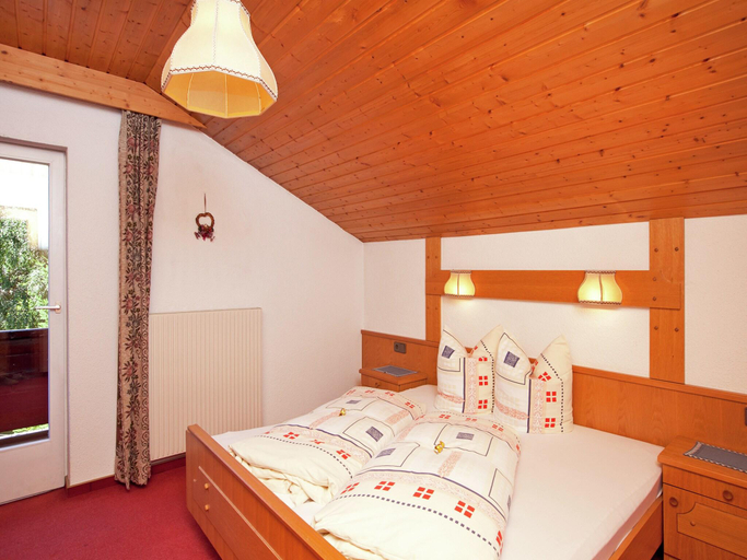 Others 3, Apartment in Austria with Mountain Views, Imst