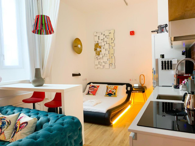 Others 4, HomeSuite sul Lago, Bergamo