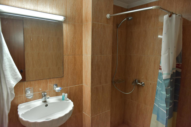 Bathroom 3, Oscar Hotel, West Greece