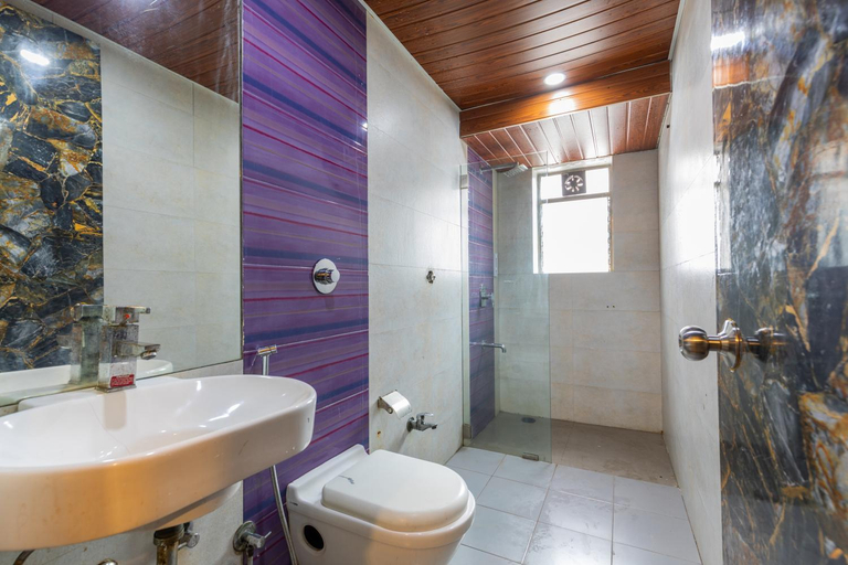 Bathroom 4, De Classico Hotel - Lokhandwala, Mumbai Suburban