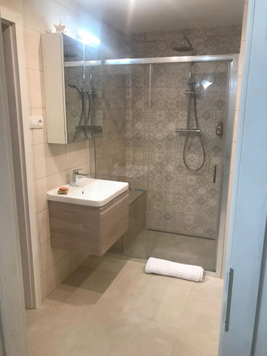 Bathroom 4, Lovely And Freshly Renovated Apartment In Praha 10, Praha 10