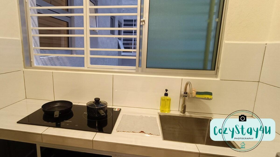 Others 3, Puchong Skylake Lake-view Condo 3-6pax , Puchong