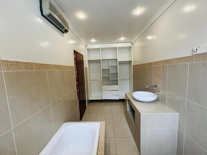 Bathroom 2, Casa Bedfordview, City of Johannesburg