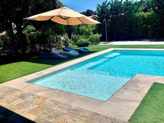 Sport & Beauty 2, Villa La Roca con casita independiente, Madrid