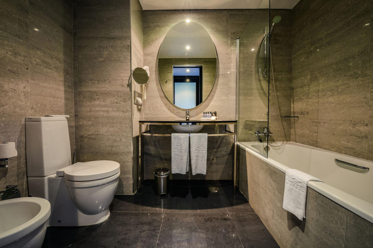 Bathroom 4, Vila Gale Lagos Hotel, Lagos