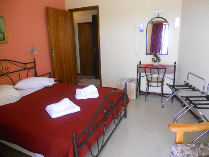 Bedroom 2, Hotel Arsenakos, Peloponnese