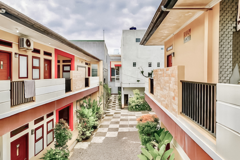 Exterior 3, Quantum Guesthouse Tasikmalaya Mitra RedDoorz, Tasikmalaya
