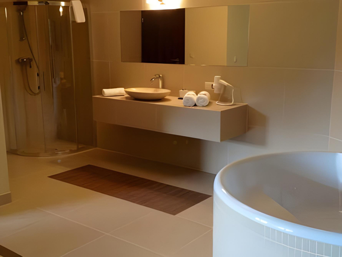 Bathroom 3, ForRest Hotel & Restaurant, Zielona