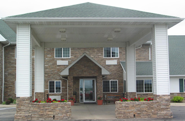 Exterior & Views 1, Savanna Inn & Suites, Carroll