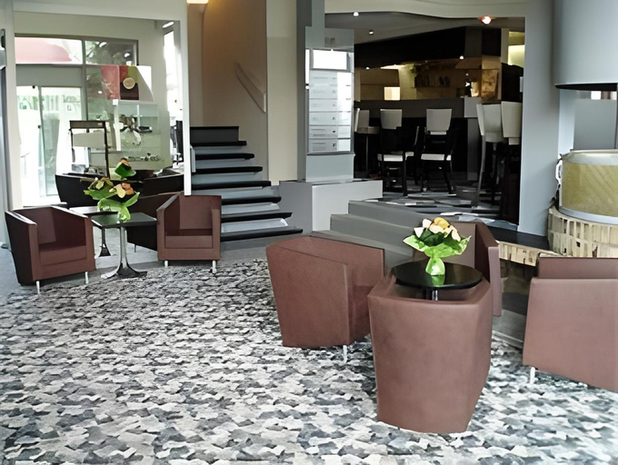 Public Area 3, Brit Hotel Rouen Sud / Val De Reuil, Eure