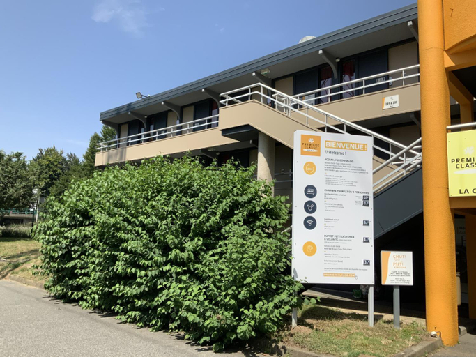 Exterior & Views