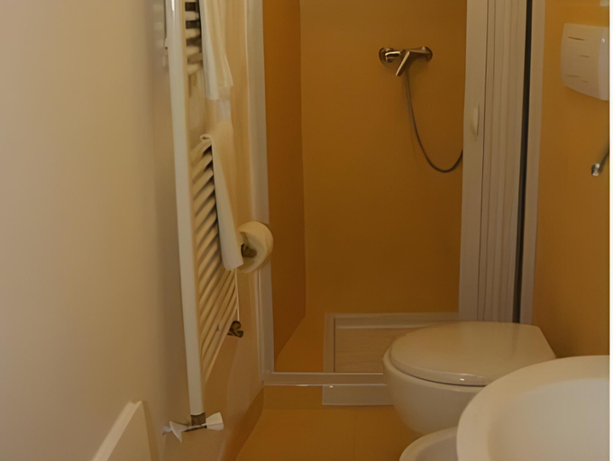 Bathroom 4, Hotel La Congiura dei Baroni, Salerno