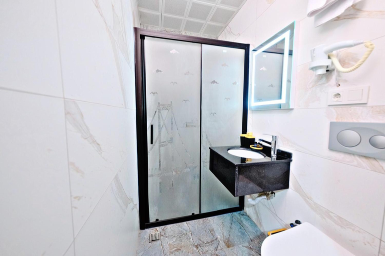 Bathroom 5, Yellow Mansion, Beyoğlu