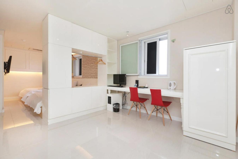 Bedroom 2, Zum Motel, Songpa