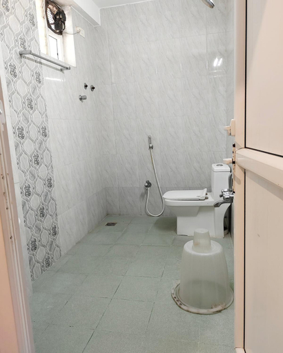 Bathroom 3, Serenity Sands Beach Resort, Viluppuram