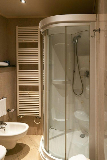 Bathroom 5, Hotel Terme Salvarola, Modena