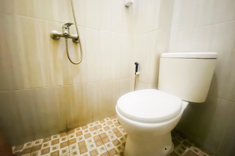 Bathroom 5, RedDoorz Syariah @ Diva Residen Kasturi 1, Jambi