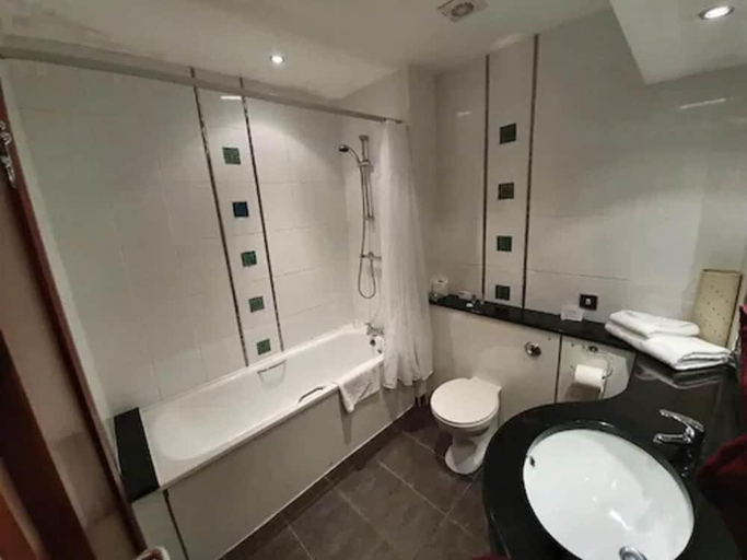 Bathroom 3, The Towers Hotel And Spa, Neath Port Talbot