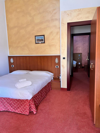 Others 4, Fell Hotel, Torino