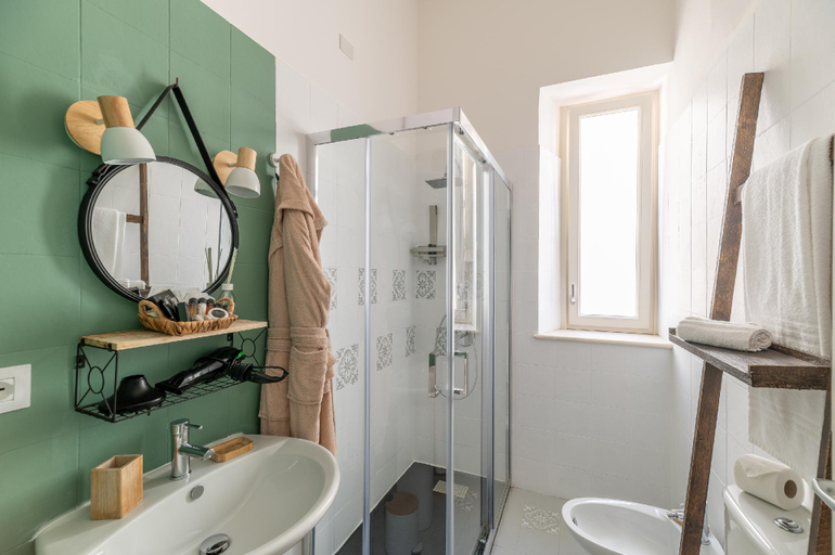 Bathroom 5, Elsa d'Ortigia, Syracuse