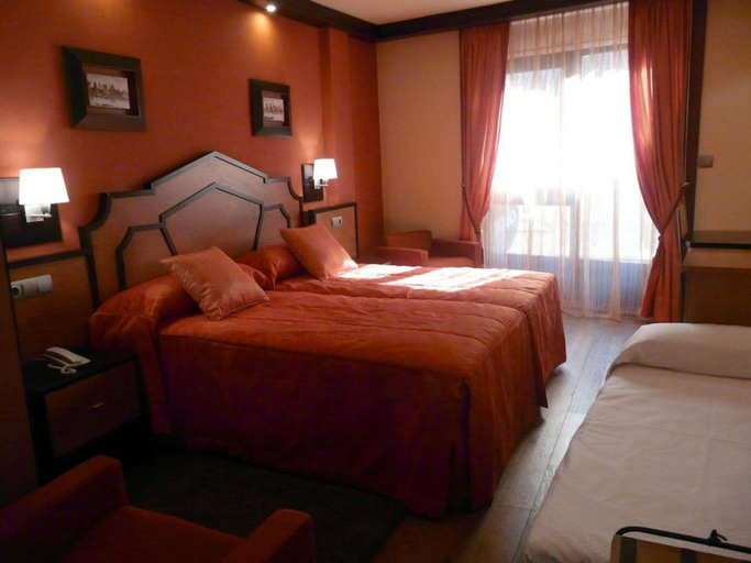 Bedroom, Hotel · Restaurante Asador Tio Manolo, A Coruña