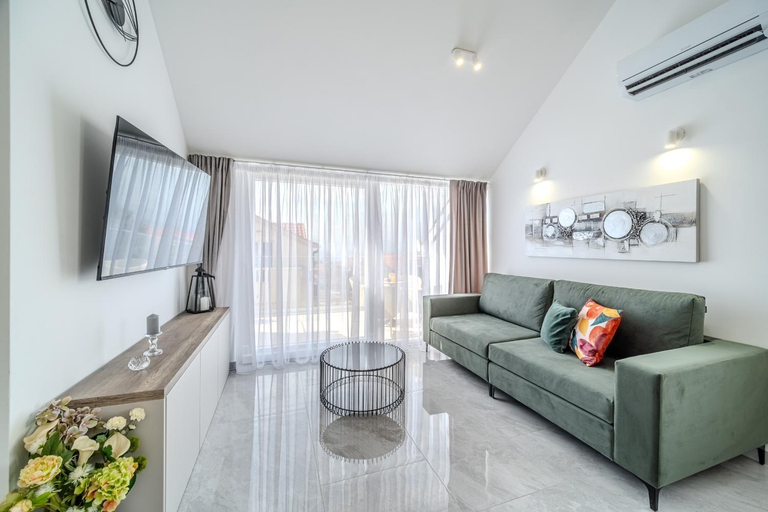 Others 5, Apartmani Indigo, Supetar