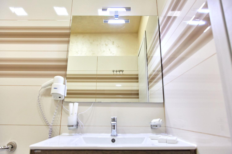 Bathroom 2, Studio Glamorous by White Tower, Navodari