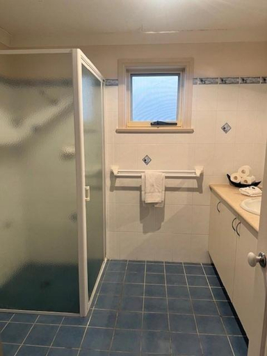 Bathroom 4, Kandos Hotel, Mid-Western Regional - Pt B