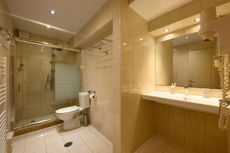 Bathroom 4, Isabella Country, Ionian Islands