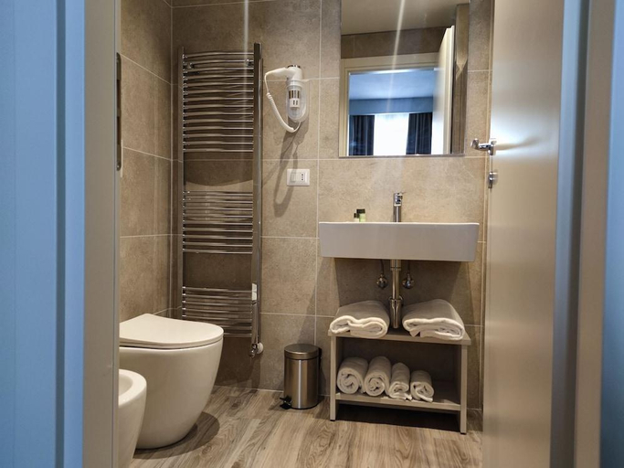 Bathroom 3, Hotel Valle del Fiora, Grosseto
