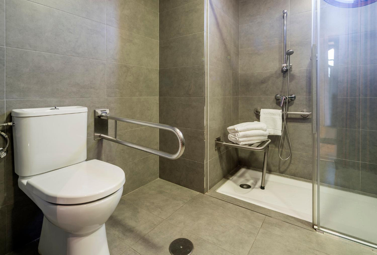Bathroom 5, Ilunion Golf Badajoz, Badajoz