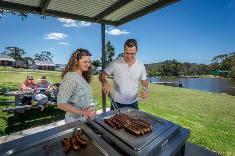 Food & Drinks 4, Discovery Parks Hahndorf Resort, Adelaide