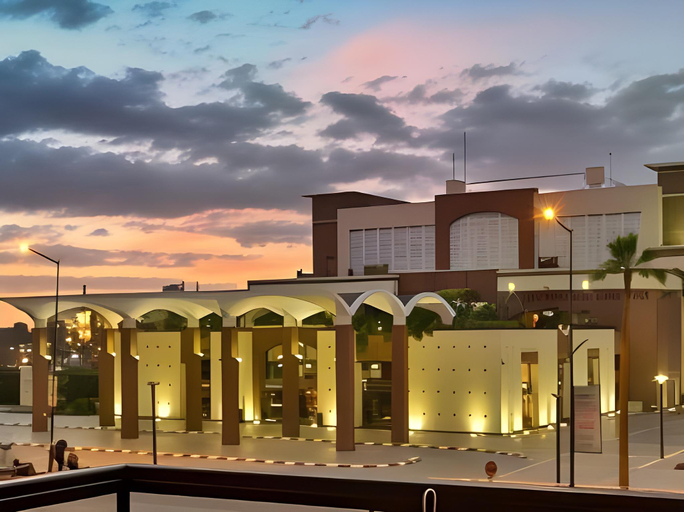 Exterior & Views