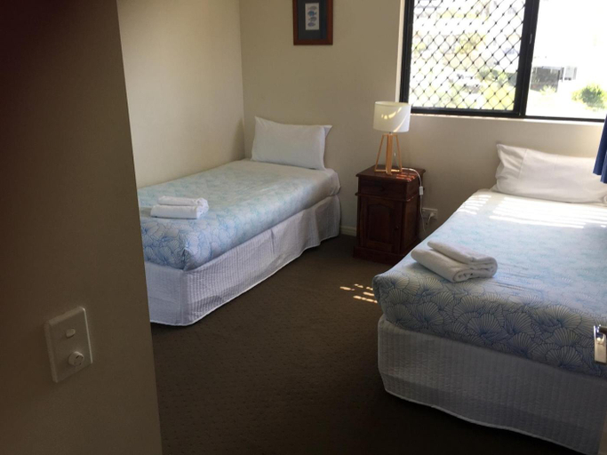 Others 4, Mariners Resort, Caloundra - Caloundra S.