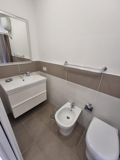 Bathroom 2, Municipio sea, Napoli