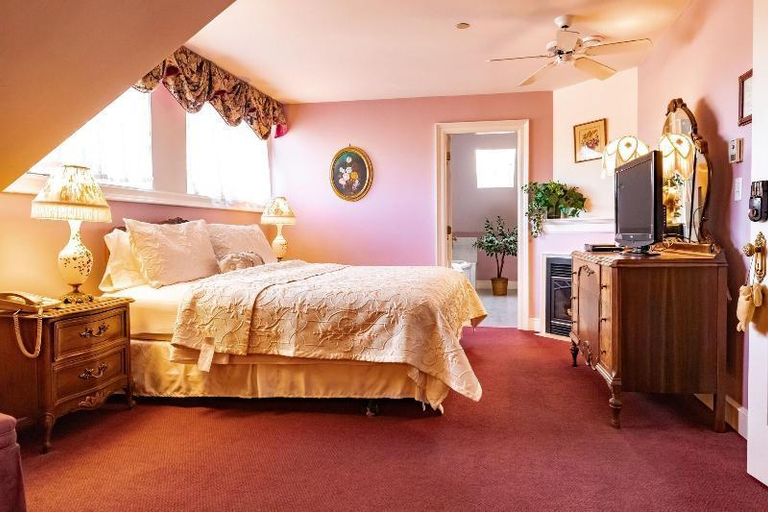 Bedroom 2, Amethyst Inn, Capital