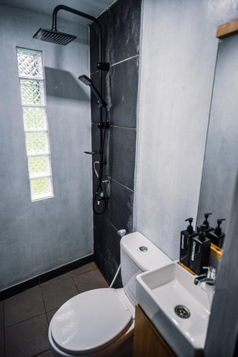 Bathroom 2, Mahat Guesthouse Wonosobo, Wonosobo